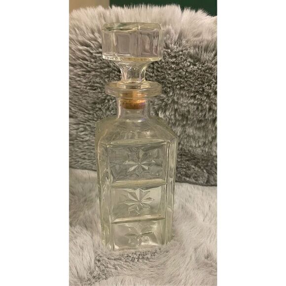 Vintage 10” Starburst Glass Liquor Whiskey Bottle Decanter w/ Stopper - Picture 1 of 8